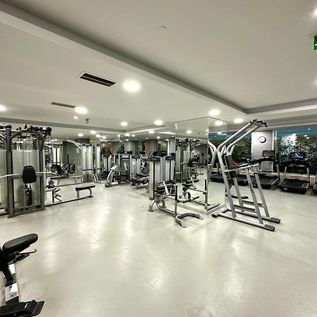Ramada By Wyndham Istanbul Merter Istambul Exterior foto The gym at the hotel