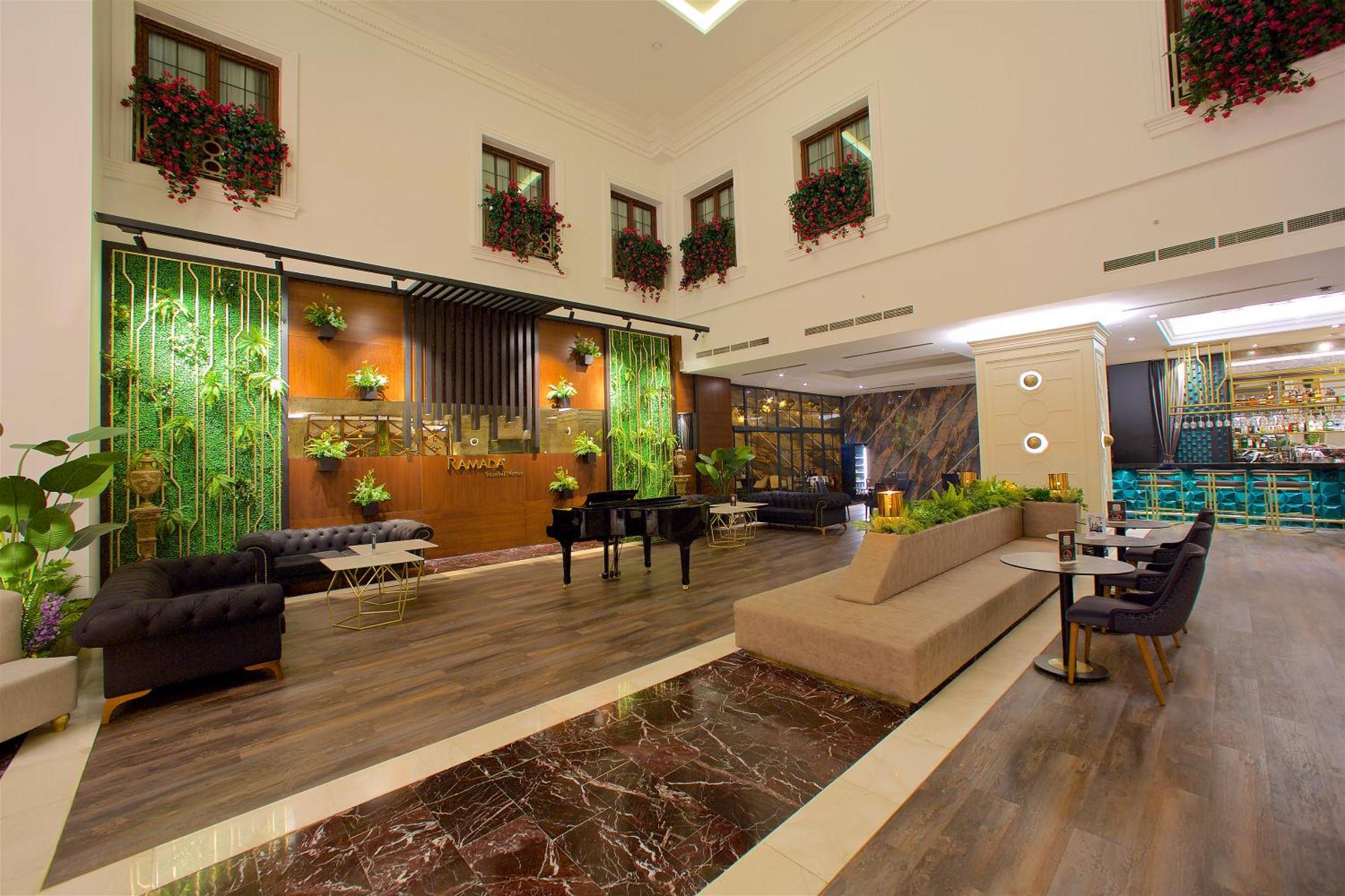 Ramada By Wyndham Istanbul Merter Istambul Exterior foto Lobby