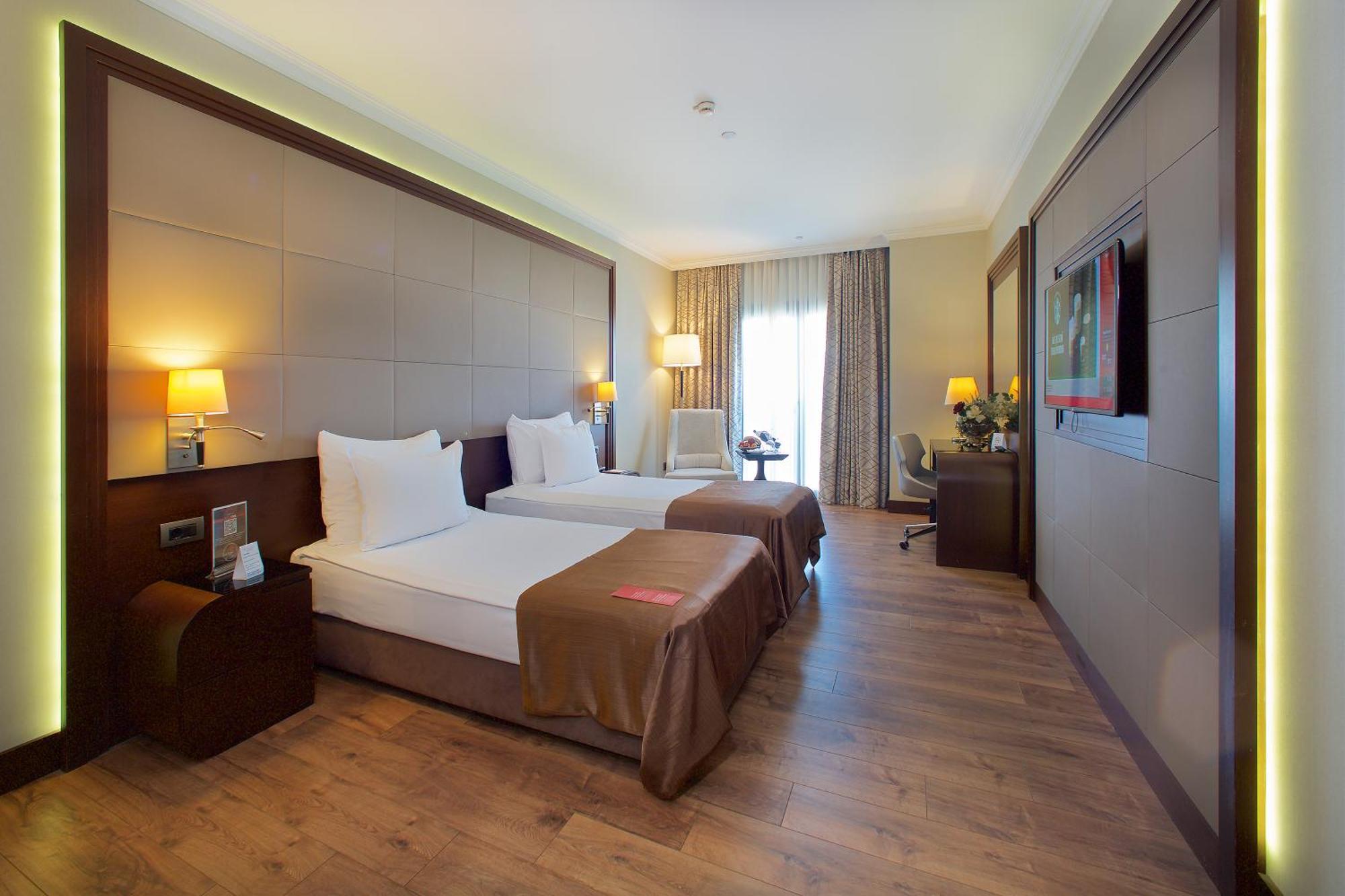 Ramada By Wyndham Istanbul Merter Istambul Exterior foto A room at the hotel