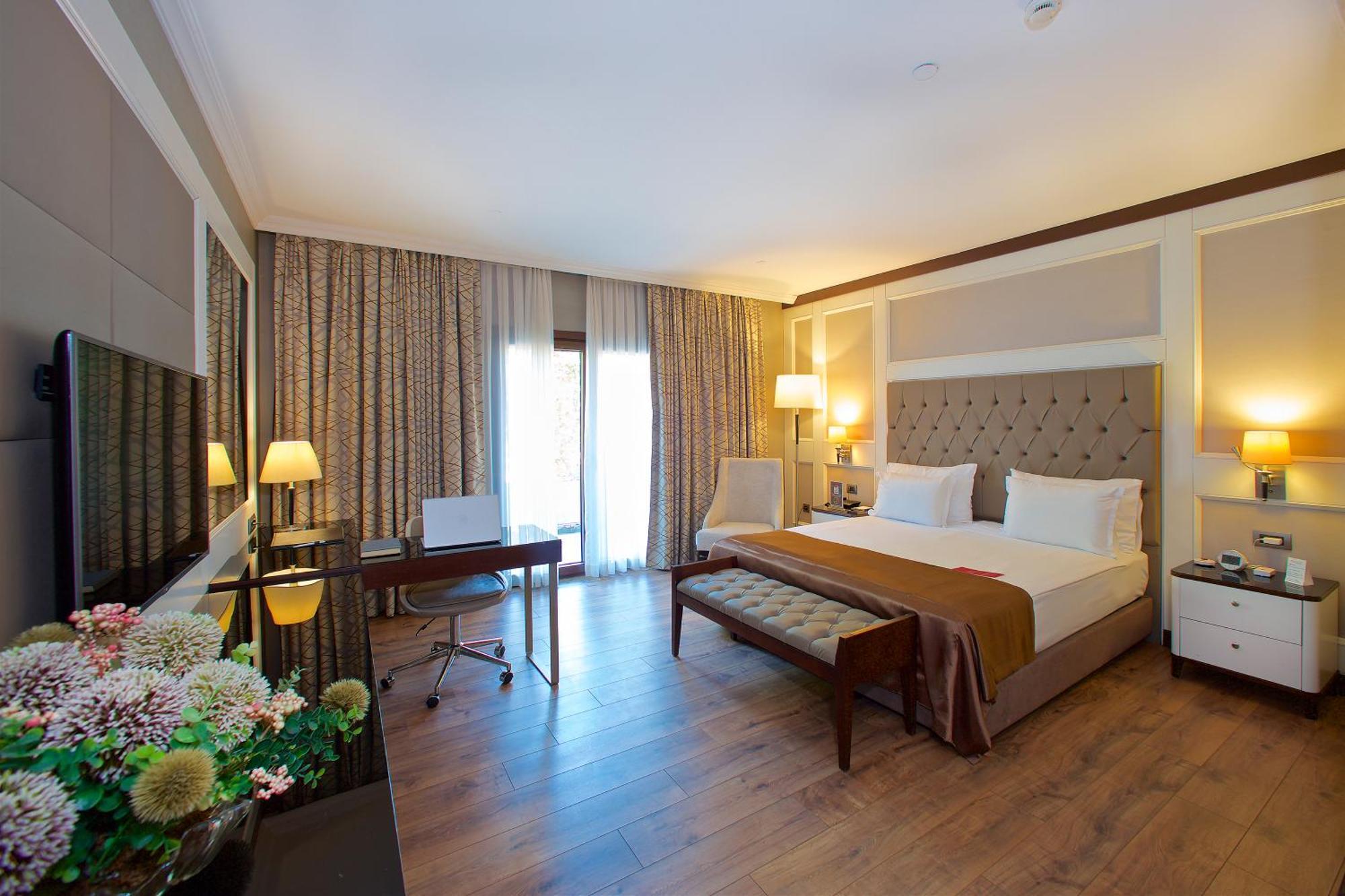 Ramada By Wyndham Istanbul Merter Istambul Exterior foto A room at the hotel