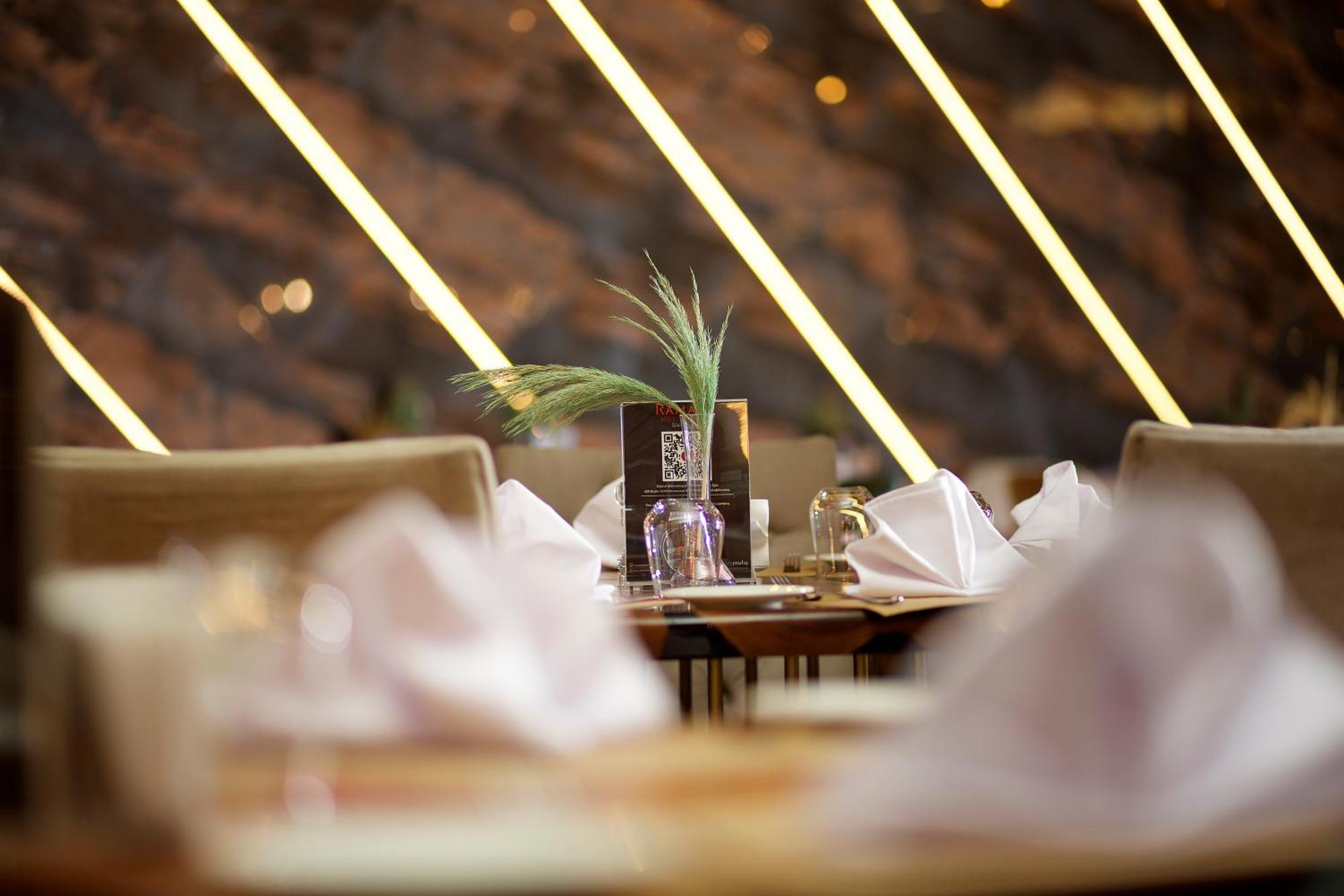 Ramada By Wyndham Istanbul Merter Istambul Exterior foto Restaurant