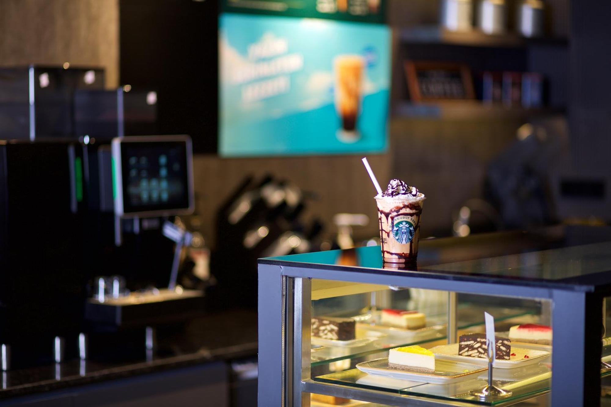 Ramada By Wyndham Istanbul Merter Istambul Exterior foto A Frappuccino
