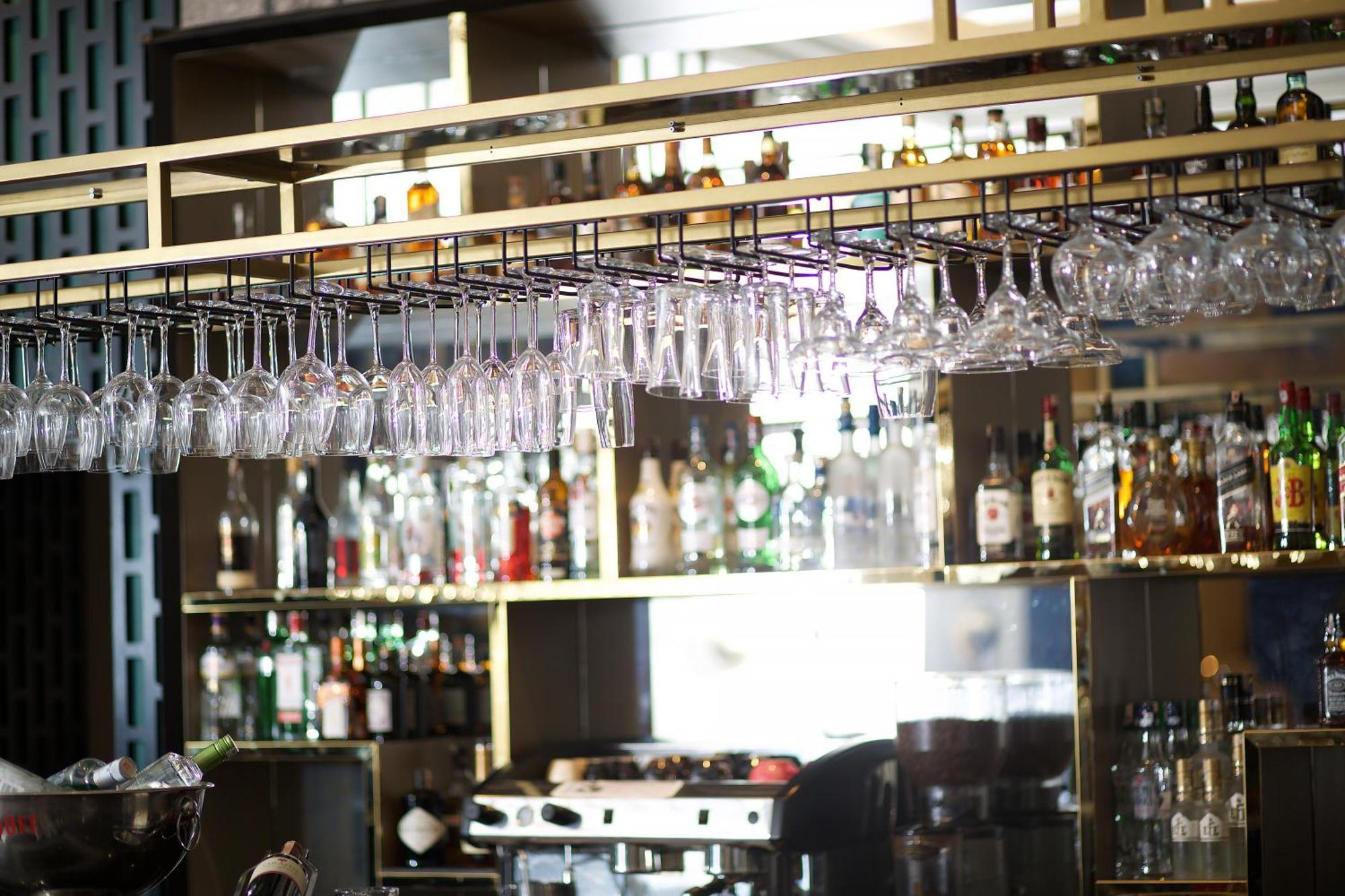 Ramada By Wyndham Istanbul Merter Istambul Exterior foto Wine glasses hanging above a bar
