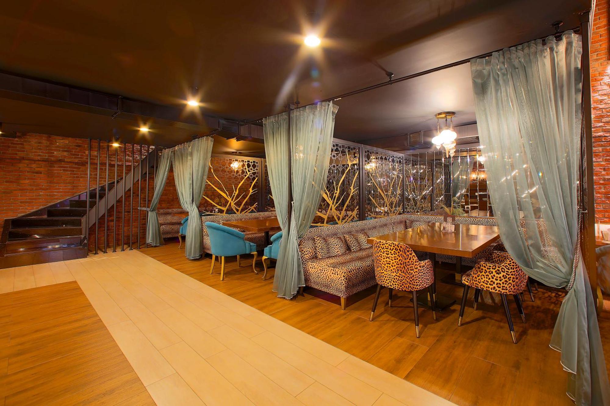 Ramada By Wyndham Istanbul Merter Istambul Exterior foto Interior of the restaurant