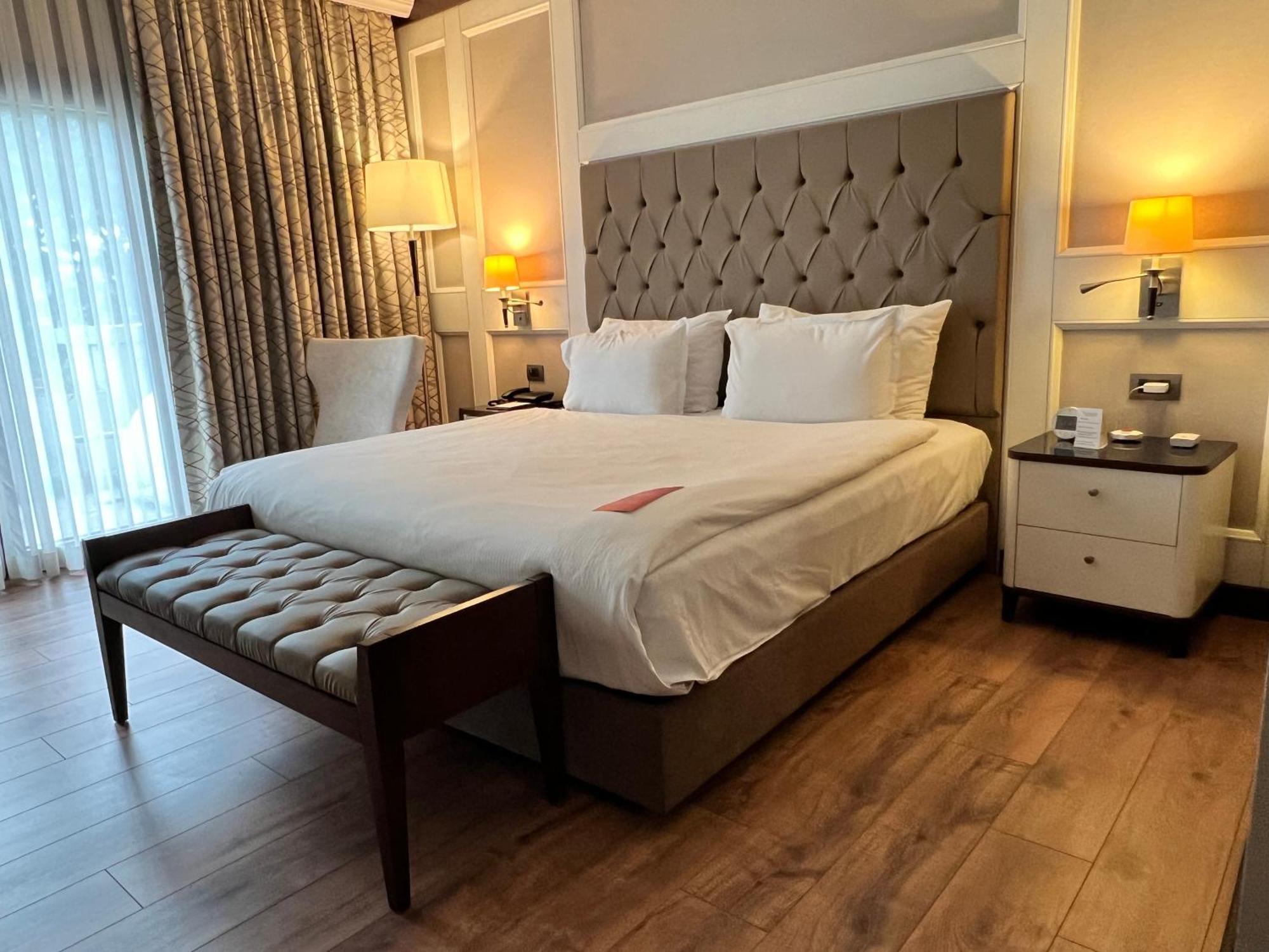 Ramada By Wyndham Istanbul Merter Istambul Exterior foto A bedroom at the hotel