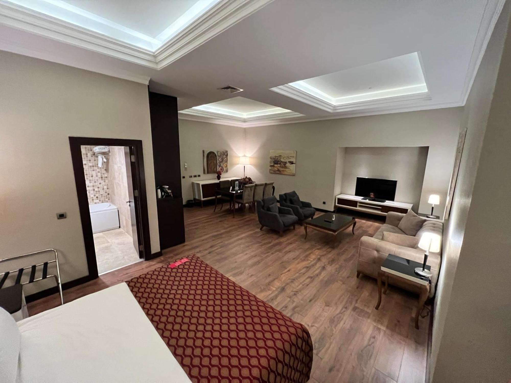 Ramada By Wyndham Istanbul Merter Istambul Exterior foto Suite at the hotel
