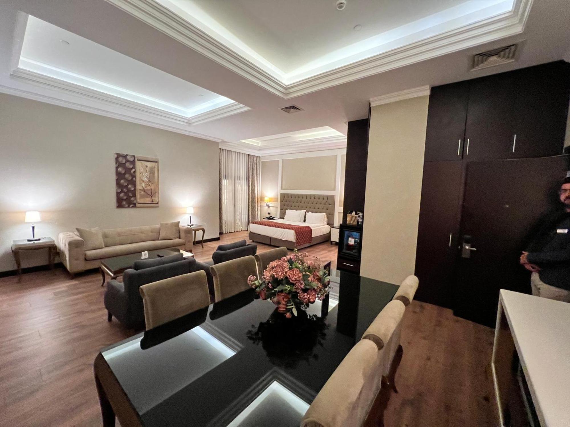 Ramada By Wyndham Istanbul Merter Istambul Exterior foto Suite at the hotel