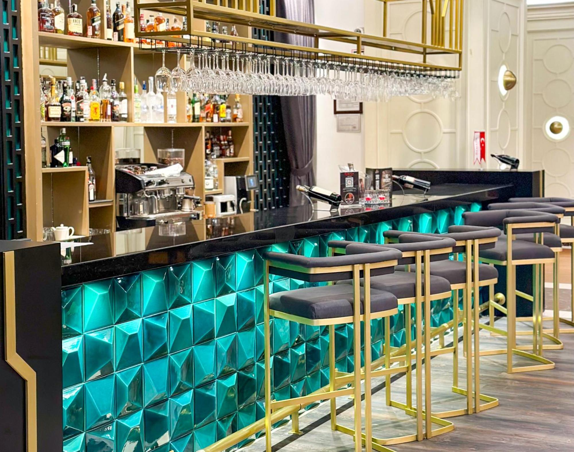 Ramada By Wyndham Istanbul Merter Istambul Exterior foto The bar at the 2019 edition of the World Economic Forum